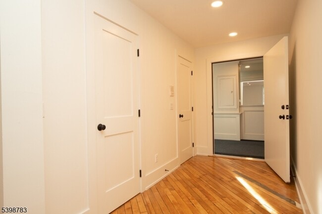 Building Photo - 71 N Main St