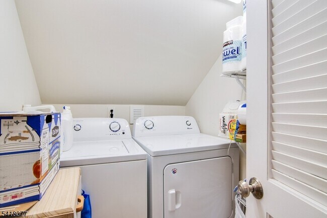 Building Photo - 660 Bloomfield Ave