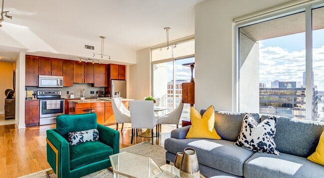 Building Photo - Galleria Oasis | 1 Month Free!