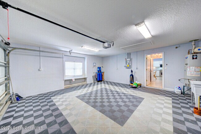 Building Photo - 1937 Golf Vista Blvd