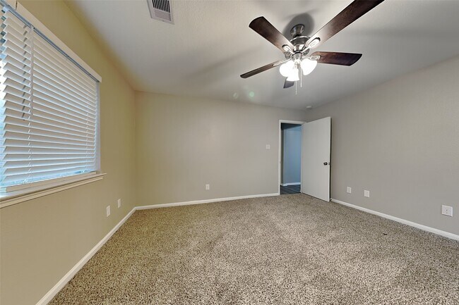 Building Photo - 2203 Longleaf Pines Ln