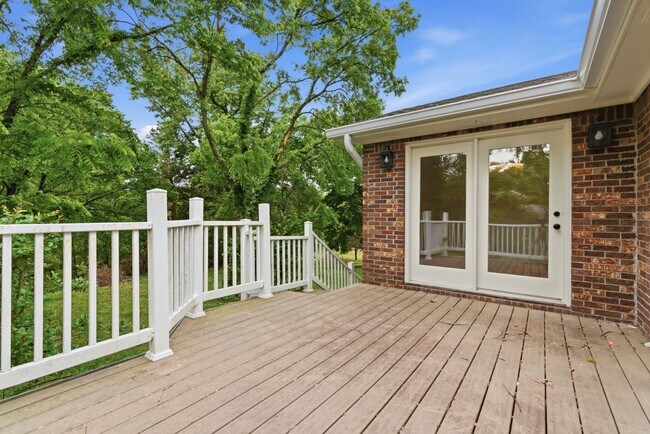 Building Photo - 308 Brookview Ct