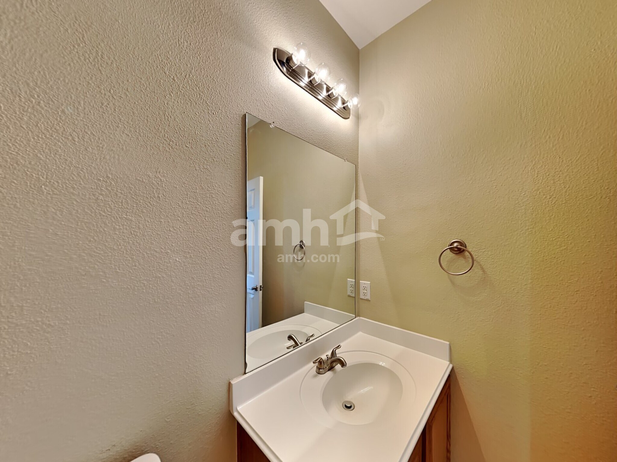 Building Photo - 3706 Boxwood Dr