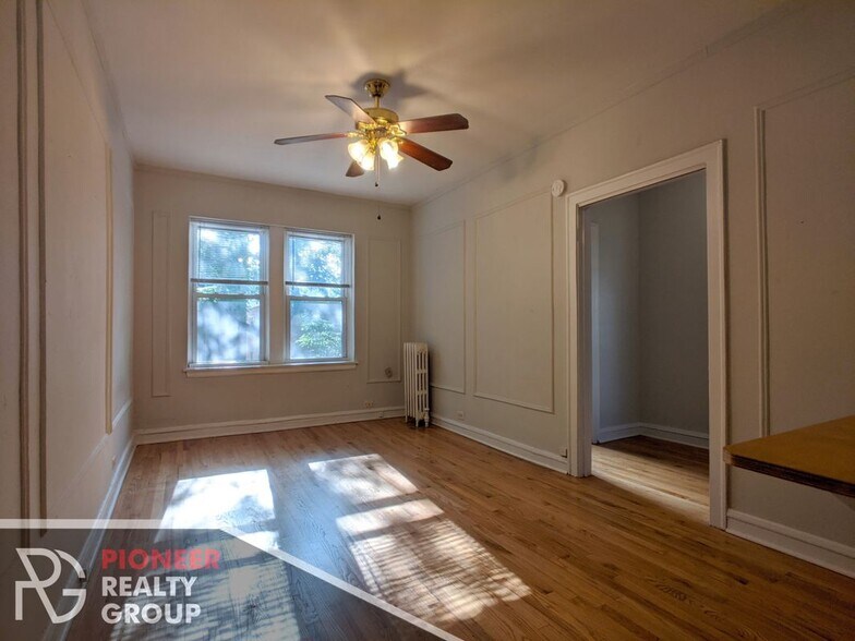 Building Photo - 2827 N Burling St