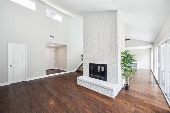 Building Photo - 1727 S Kirkwood Rd