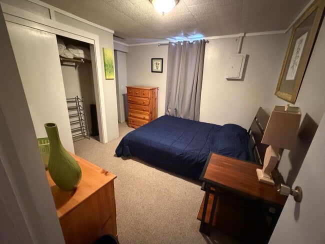 Building Photo - 602 N 6th St