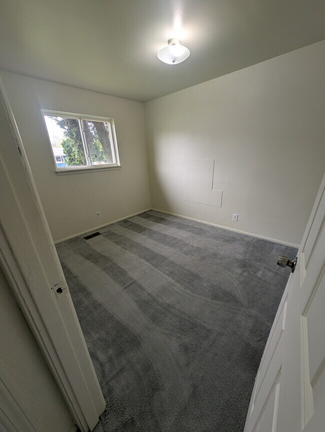 Building Photo - 5459 Bermuda Ln