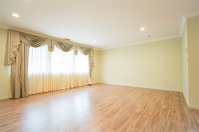 Building Photo - 30 Club Dr S