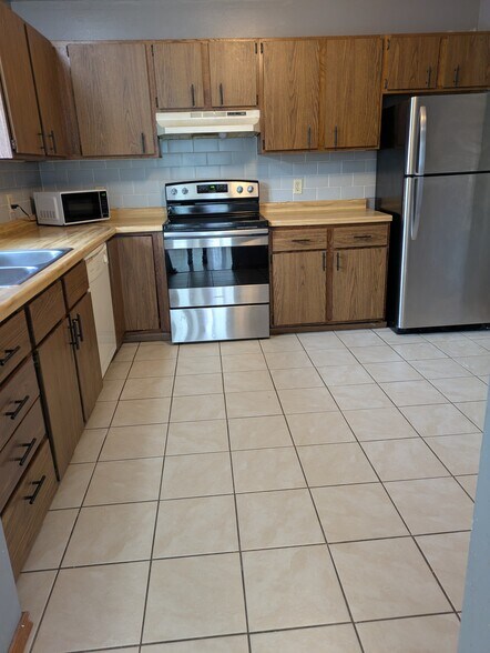 Building Photo - 1230 S Thompson Dr