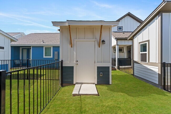 Building Photo - 2119 Hofstaat