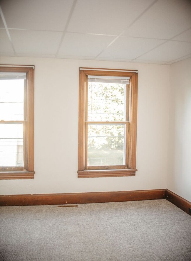 Building Photo - 352 S Catherine St