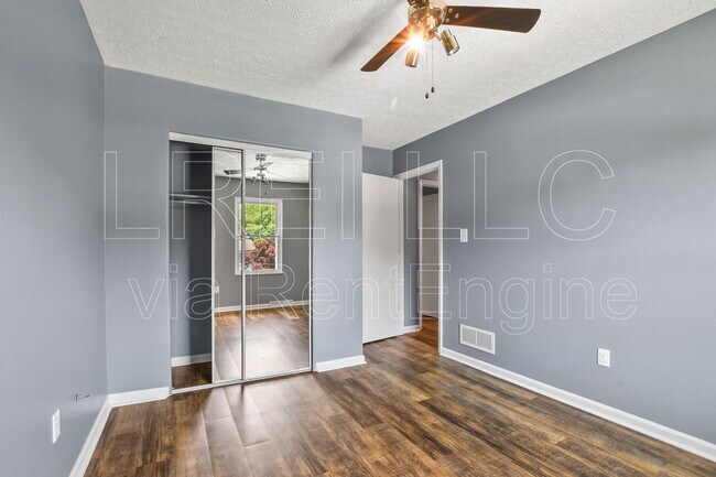 Building Photo - 245 Boone Trce