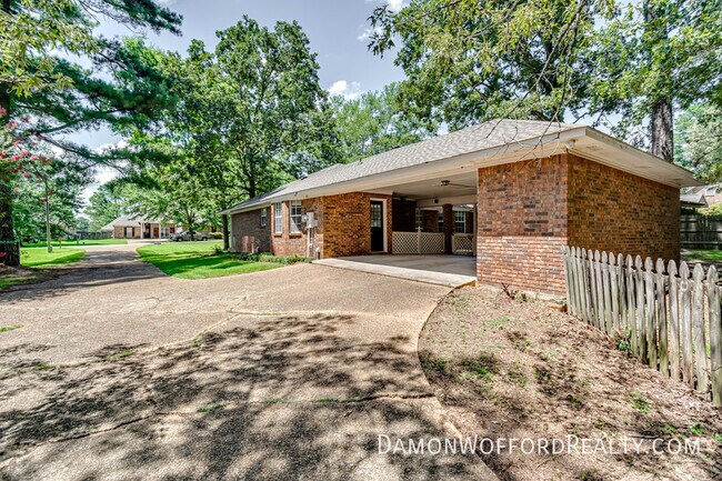 Building Photo - 502 Pelahatchie Shore Dr