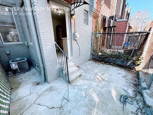 Building Photo - 2737 W Seltzer St