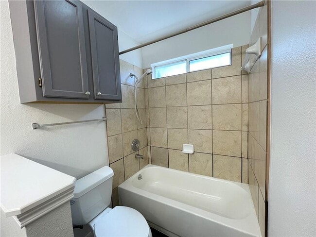 Building Photo - 2305 Darnell Dr