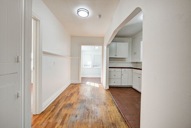 Building Photo - 1132 W Eufaula St