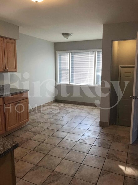 Building Photo - 448 Hirsch Ave