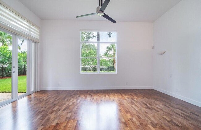 Building Photo - 2519 Bay Pointe Ct