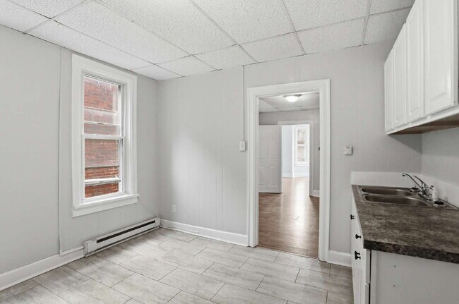 Building Photo - Welcome home to this newly renovated 2 bedroom top floor apartment