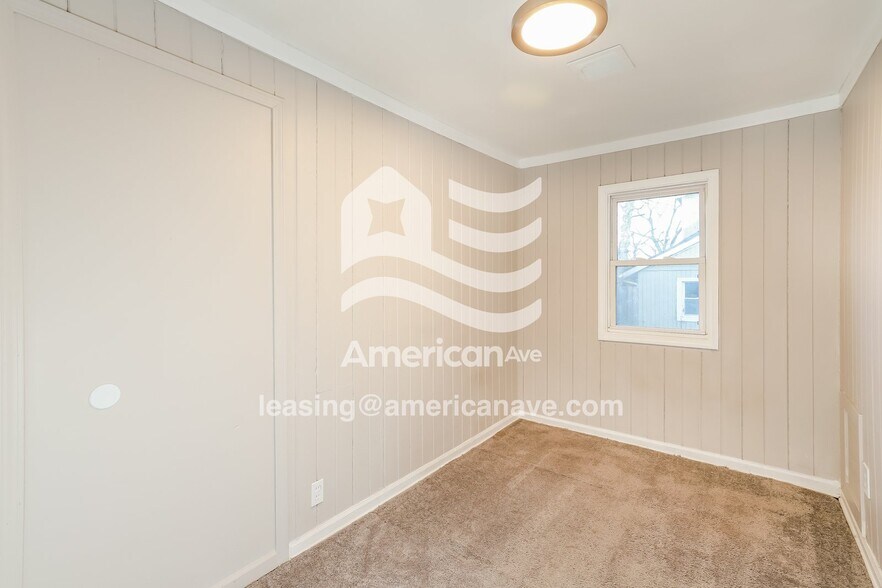 Building Photo - 5220 NE 46th Terrace