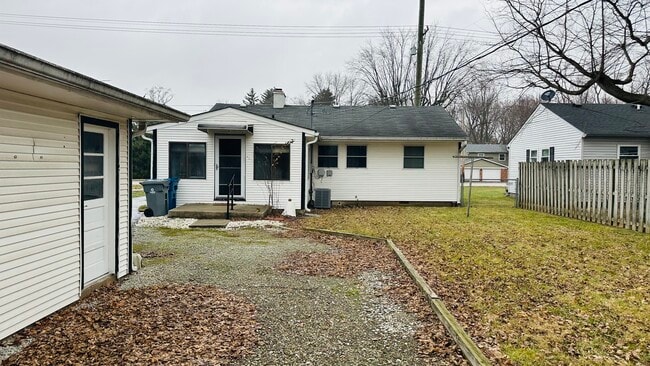 Building Photo - 1031 Field Dr