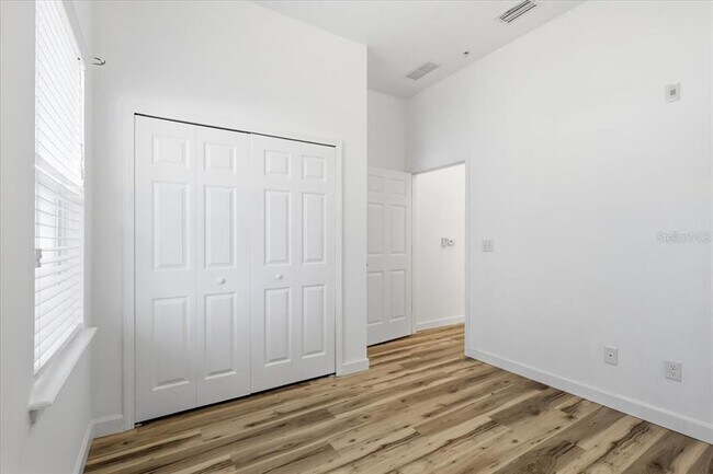 Building Photo - 605 Golden Lake Loop