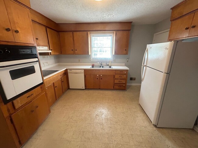 Building Photo - 715-B Montague, Columbia, SC 29209