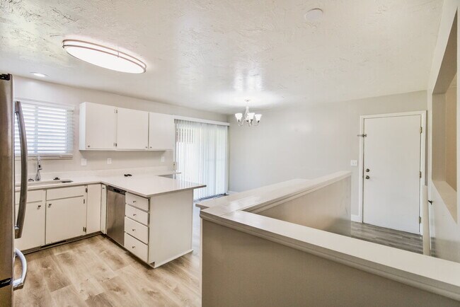 Building Photo - 8487 McKenzie Ln