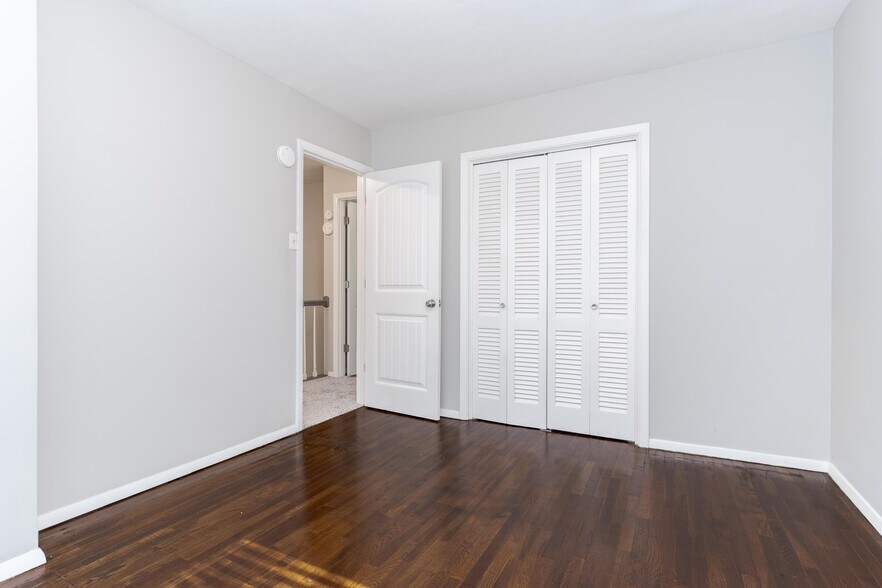 45N bedroom 1 - 45 Whites Plz
