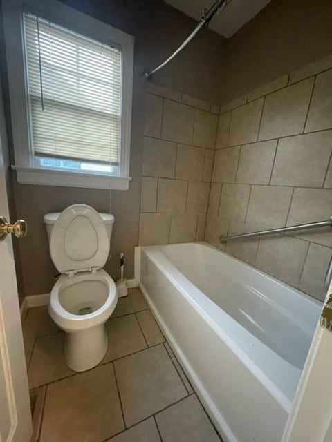 Bathroom - 1328 Nash St SE