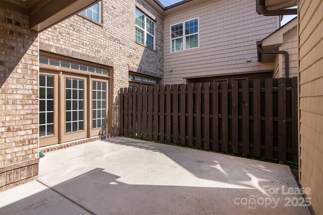 Building Photo - 2231 Eversham Dr NW