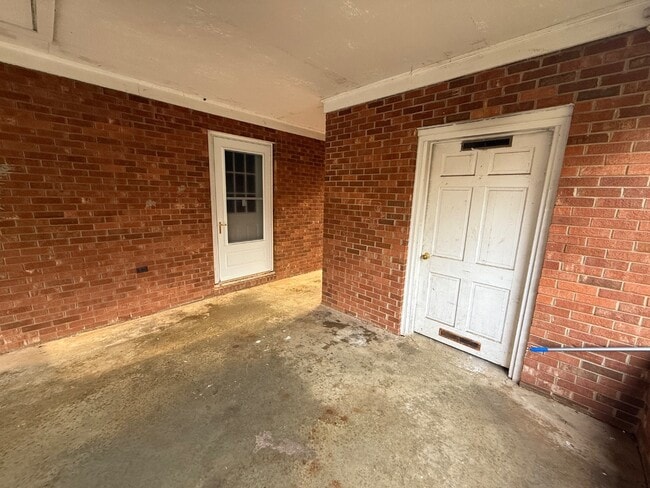 Building Photo - 16 Dearr Dr