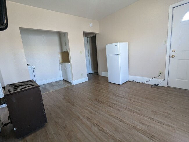 Building Photo - $850 - I Bedroom 1 Bathroom Apartment - He...