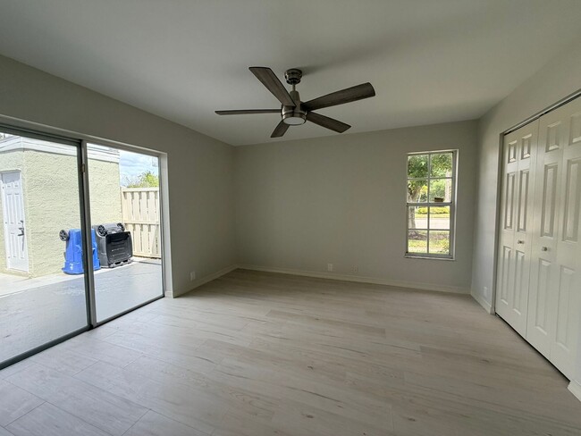 Building Photo - Beautiful Remodeled Townhome