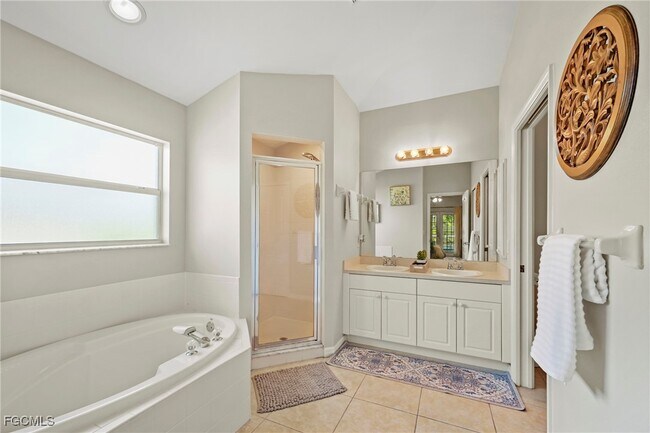 Building Photo - 1831 SE Van Loon Terrace