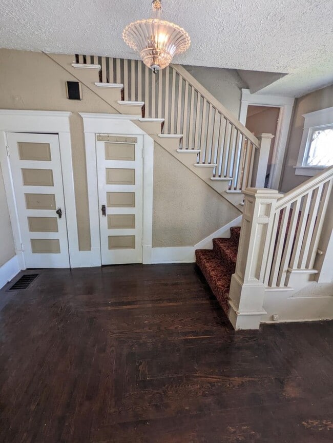 Building Photo - Charming 4-Bedroom Home Near Downtown & Kellogg