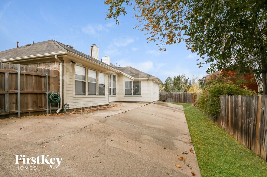 Building Photo - 1203 Jamestown Ct