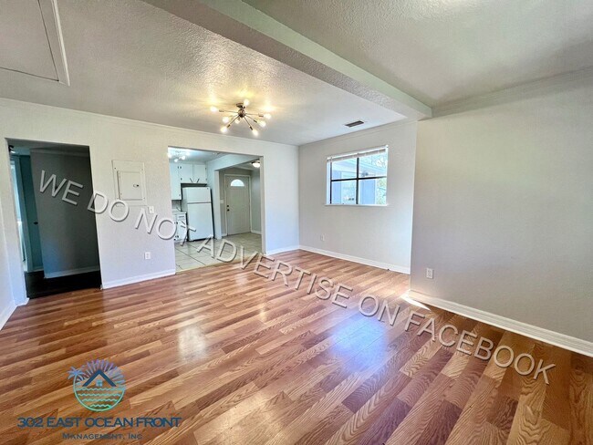 Building Photo - Updated and spacious 3 bedroom / 2 bathroom unit now available for rent!