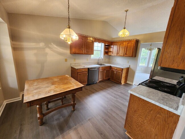 Building Photo - Stunner on Almost 10 Acres on Bear Creek