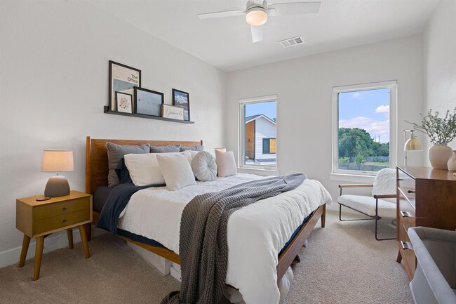 Building Photo - 5806 Sutherlin Rd