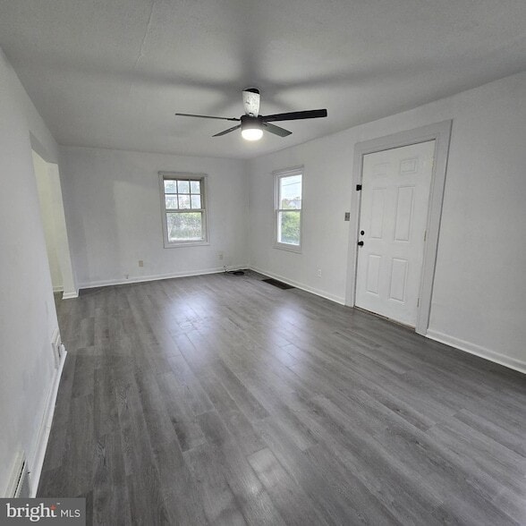 Building Photo - 21676 N Essex Dr