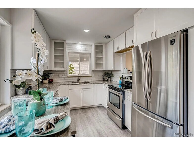 Building Photo - 8521 Crescent Dr