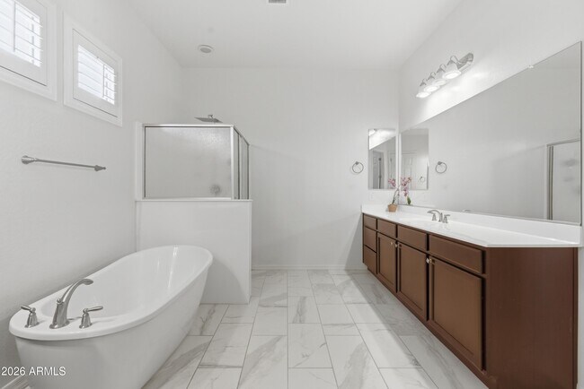 Building Photo - 1083 E Holland Park Dr