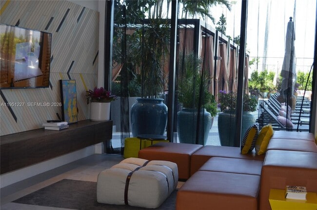 Building Photo - 121 NE 34th St