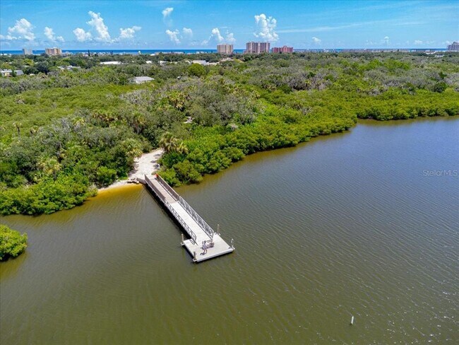 Building Photo - 3800 Saxon Dr