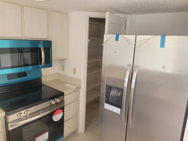 Building Photo - 4158 Tamiami Trl