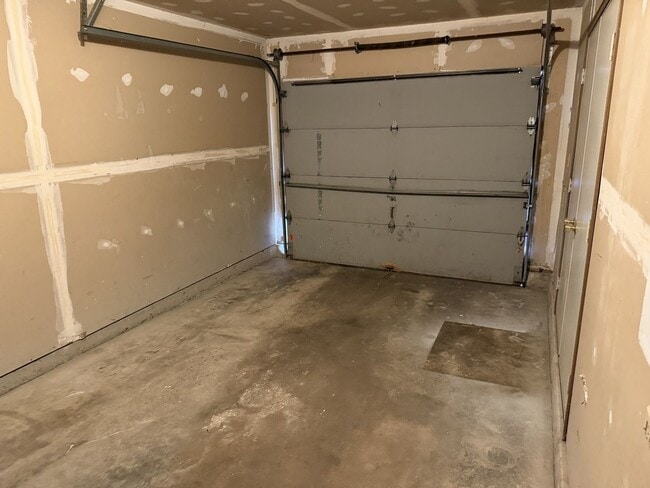 Building Photo - 18083 Vista Dr