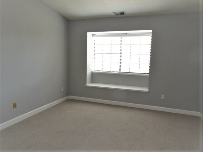 Building Photo - 85 Tahoe Ct