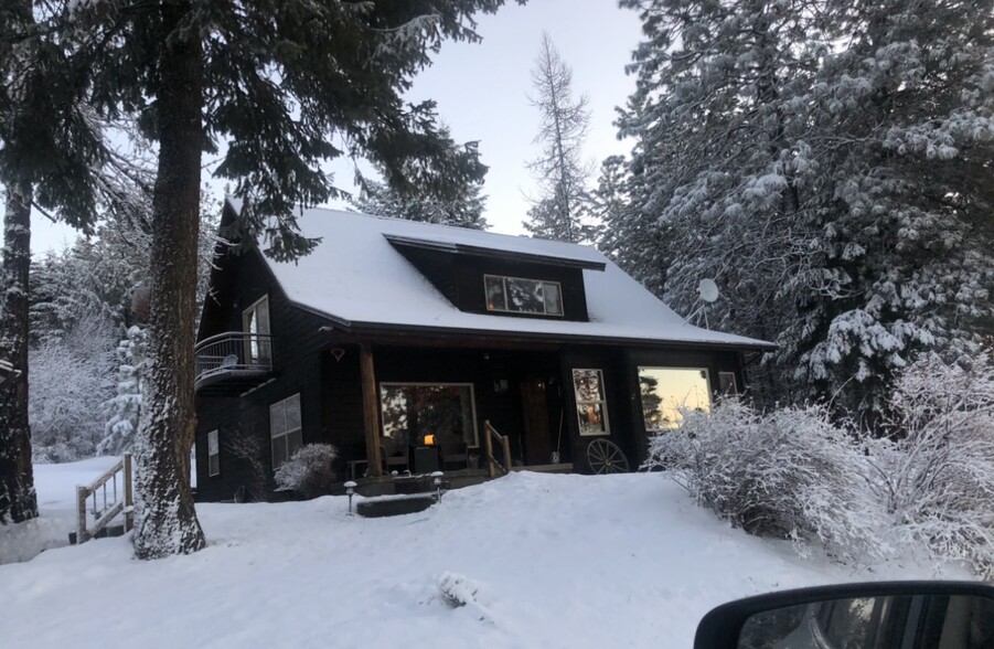 Front of house during the winter - 1133 Showalter Rd