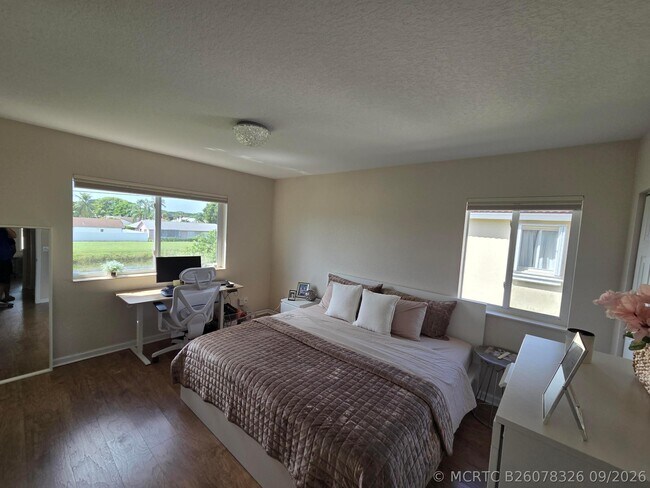 Building Photo - 3018 N Evergreen Cir